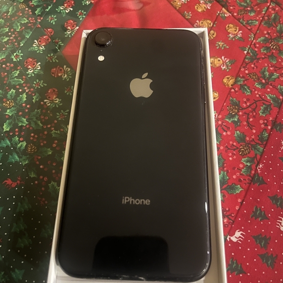 iPhone Xr - Picture 2 of 2